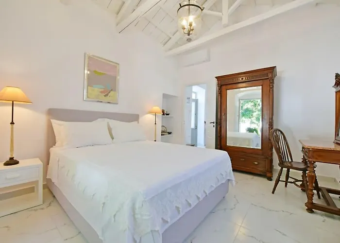 A Sea-Licious Vacation - Chic & Style In Hydra
