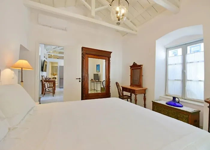 A Sea-Licious Vacation - Chic & Style In Hydra