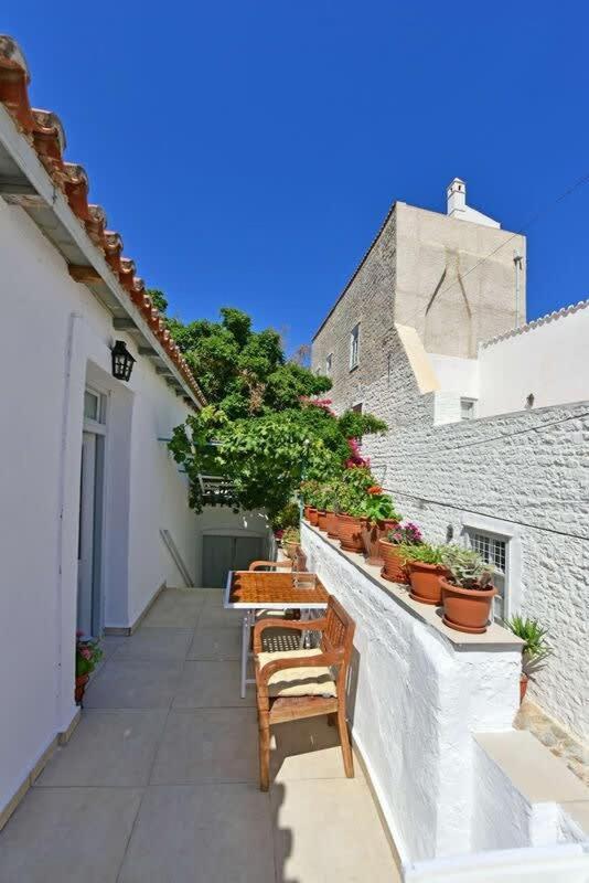 A Sea-licious Vacation - Chic & Style In Hydra *