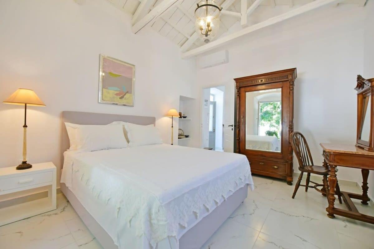 A Sea-licious Vacation - Chic & Style In Hydra Hydra (Saronic Islands)