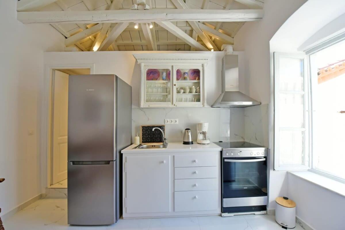 A Sea-licious Vacation - Chic & Style In Hydra * İdra