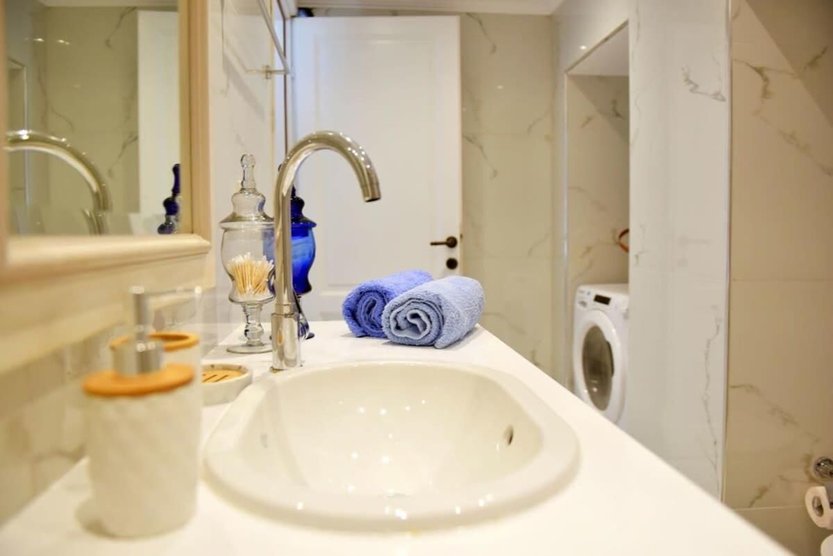 A Sea-licious Vacation - Chic & Style In Hydra *