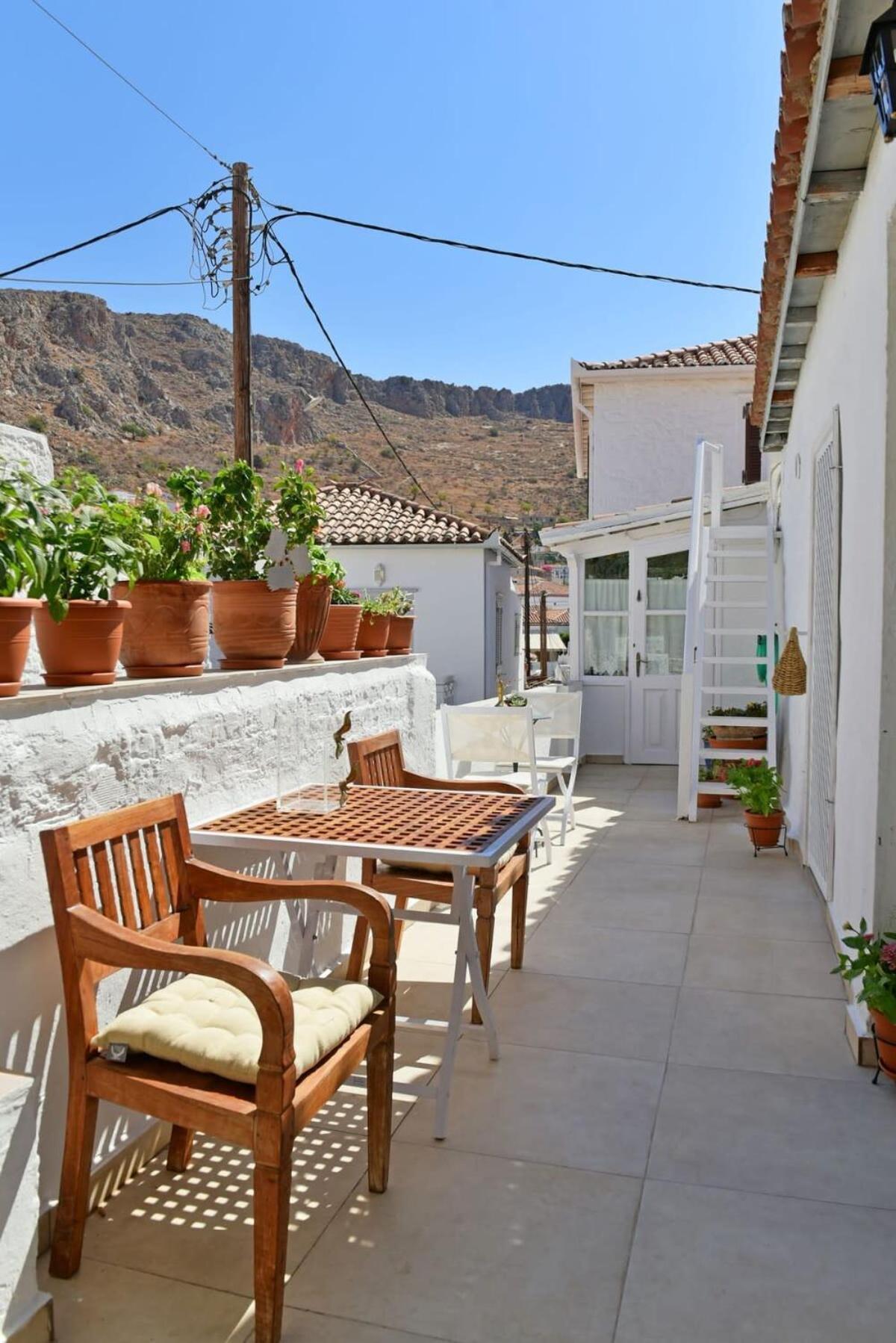 A Sea-licious Vacation - Chic & Style In Hydra Tatil Evi *